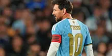 L&rsquo;Argentina dice addio a Messi, ma non al numero 10: il cavillo che impedisce di non usare la maglia e il precedente di Maradona