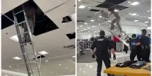 &ldquo;&Egrave; atterrato sul materasso, si &egrave; alzato e ha provato a scappare. Non ha funzionato molto bene&rdquo;. Ladro tenta la fuga nascondendosi nel controsoffitto, ma cade a terra e viene arrestato dalla polizia