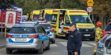 Polonia, attacco con coltello in una scuola: 7 feriti, sospettato un 19enne. Rissa in un liceo a Istanbul: fermato uno studente di 16 anni