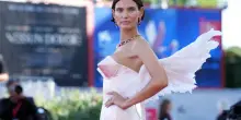 &ldquo;Bianca Balti si sposa con il fidanzato Alessandro Cutrone, le nozze entro fine anno&rdquo;: l&rsquo;anello con super diamante sfoggiato sul red carpet e il retroscena sulla proposta da sogno a Malib&ugrave;