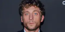 &ldquo;Sono preoccupato per i giovani e anche per le mie figlie. Facebook e Instagram quando diventano dipendenza, mi spavento&rdquo;: cos&igrave; Jeremy Allen White