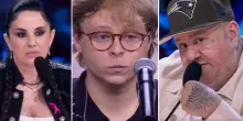 &ldquo;Prima gli diciamo che canta bene e ora &lsquo;no sei una mer*da per&ograve; vedo nei tuoi occhi che sei uno misterioso&rdquo;: Jake La Furia sbotta a X Factor 2026. Paola Iezzi risponde: &ldquo;Non si fa cos&igrave;&rdquo;