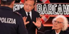 &ldquo;C&rsquo;&egrave; la polizia. Ci stanno per arrestare. Ci vogliono arrestare? Secondo me sono di Mediaset&rdquo;: irruzione delle forze dell&rsquo;ordine durante il programma di Piero Chiambretti