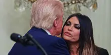 Kimberly Guilfoyle, ambasciatrice Usa in Grecia, si dimette su richiesta della Casa Bianca: &ldquo;False le accuse contro di me&rdquo;