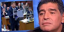&ldquo;Guardate, cos&igrave; &egrave; morto Maradona. Questa immagine &egrave; ci&ograve; che gli hanno fatto&rdquo;: il pm mostra la foto del cadavere, le figlie sconvolte in Aula