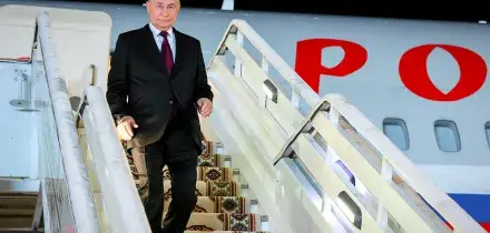 Sciame di droni ucraini su Mosca, aeroporti chiusi. Il &ldquo;Cremlino volante&rdquo; di Putin dirottato a San Pietroburgo