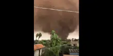 Un vortice di terra rossa si abbatte su Marsala: il video della tromba d&rsquo;aria nel Trapanese