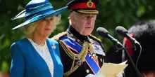 &ldquo;Re Carlo III ha una brutta abitudine che mi disturba prima di cena&rdquo;: la rivelazione della regina Camilla