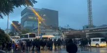 Turchia, il bavaglio scatta in diretta: blitz della polizia nella sede di Halk Tv per chiudere la principale emittente anti-Erdogan