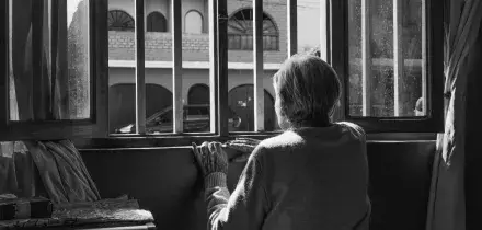 Regala la casa al figlio e poi lo perseguita: minacce alla nuora e pedinamenti, chiesti 9 mesi per stalking e diffamazione