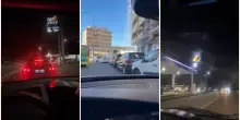 Scarseggia il carburante in Puglia e Calabria: le lunghe file (anche di notte) a caccia di benzina e diesel