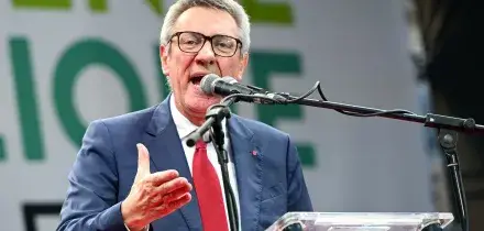 Cgil, Landini dal palco di Roma: &ldquo;Siamo pi&ugrave; di 100mila, &egrave; ora di riprenderci la parola&rdquo;. E annuncia lo sciopero generale