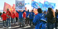 Ex Ilva, cassa integrazione per 9 lavoratori su 10: la richiesta di Acciaierie d&rsquo;Italia a governo e sindacati. Fiom: &ldquo;Numeri raddoppiati, provocazione inaccettabile&rdquo;
