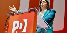 Assemblea Pd, al voto la proroga di Elly Schlein. La segretaria: &ldquo;Sono pronta a essere candidata premier, con o senza primarie&rdquo;