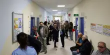 Liste d&rsquo;attesa, la Corte dei conti: &ldquo;Pi&ugrave; fondi, ma non diminuiscono i tempi. Risorse inutilizzate, carenza di personale e sistemi di controllo carenti&rdquo;