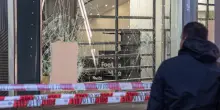 &ldquo;Alle 15 in Piazza Duomo a Milano&rdquo;, dopo la guerriglia del weekend arriva la nuova chiamata alla mobilitazione sui social. In centro si contano i danni