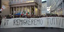 Milano, il presidio del centrodestra finisce a schiaffi. Uno dei partecipanti colpisce un contestatore: &ldquo;Torna nel deserto&rdquo;