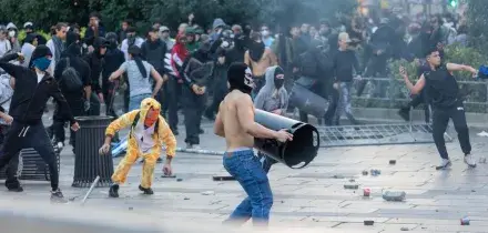 &ldquo;Spaccare tutto giova a Meloni e Vannacci&rdquo;, &ldquo;meglio, cos&igrave; cresce la rabbia&rdquo;: ecco la chat di chi protesta in piazza