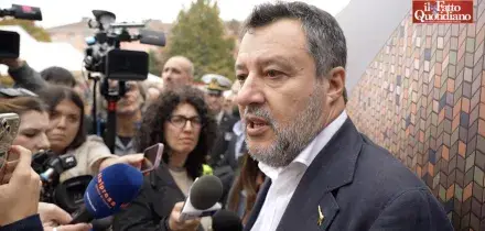La guerriglia di Milano causata dalla &ldquo;guerra ibrida&rdquo;? Salvini scarica Crosetto: &ldquo;Ho letto di cose strambe, i russi&hellip;&rdquo;