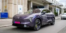 XPeng L03, nel traffico di Parigi spunta l&rsquo;auto che guida da sola