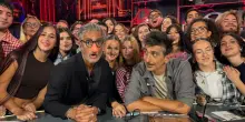 &ldquo;Mi hanno fermato marito, moglie e suocera. Mi hanno detto: &lsquo;Ti amiamo, ci facciamo un selfie?&rsquo;. Li ho menati. Non ho nemmeno le guardie del corpo ho dovuto fare tutto da solo!&rdquo;: Fiorello ironizza sul &ldquo;caso Fedez&rdquo;