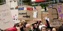Francia, oltre 70mila agenti schierati: a Parigi evacuata la Bastiglia. Proteste al congresso di Le Pen