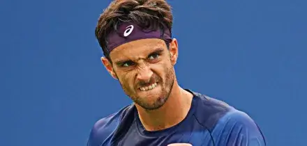 Atp Lione, eroico Musetti: annulla quattro match point e vince il derby azzurro contro Cobolli. &Egrave; in finale dopo 9 mesi