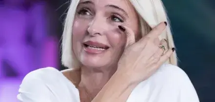 &ldquo;Mi scrivono vecchia, mamma, nonna. Se io sto bene cos&igrave; e lui sta bene cos&igrave;, chi se ne frega&rdquo;: Veronica Peparini replica agli haters sull&rsquo;amore con Andreas Muller