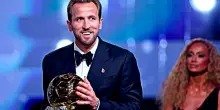 Harry Kane vince il pallone d&rsquo;oro 2026: l&rsquo;attaccante &ldquo;noioso&rdquo; e poco appariscente sempre in prima linea contro le discriminazioni