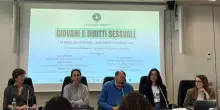Studio Ipsos, il 71% dei giovani vuole l&rsquo;educazione sessuale a scuola. E uno su tre si informa con la pornografia