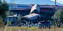 Spagna, incidente tra due treni dell&rsquo;alta velocit&agrave;: &ldquo;Almeno 39 morti e 150 feriti&rdquo;. Vagoni precipitati, &egrave; la stessa linea della strage di gennaio