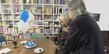 &ldquo;Lui bacia come si baciano i gatti&rdquo;: Luciana Littizzetto festeggia il compleanno con Gigi Marzullo &ndash; IL VIDEO