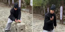 Tony Effe prova a spaccare un mattone, ma si fa male ad una mano: il tentativo (non riuscito) di imitare il maestro di karate &ndash; VIDEO