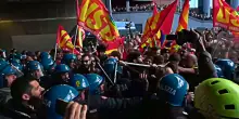 Bologna, tensione tra polizia e manifestanti: sfondato il cordone verso la tangenziale