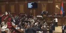 Maxi rissa nel Parlamento armeno: &egrave; la terza questo mese. Emorragia nasale per un deputato