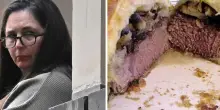 &ldquo;Ha ucciso tre parenti servendo loro un filetto con funghi velenosi. Crimini atroci, commessi con una freddezza straordinaria&rdquo;: Erin Patterson condannata a trascorrere tutta la vita in carcere