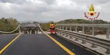 Maltempo Centro-Sud, proseguono ricerche dopo crollo ponte sulla SS16