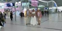 A Utrecht sposi in stazione e in abiti usati per dire no allo spreco