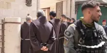 A Gerusalemme pochi frati francescani a processione per Venerd&igrave; Santo