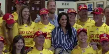 Sydney, Harry e Meghan a Bondi Beach tra sopravvissuti della strage