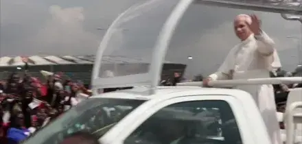 Papa Leone XIV a Douala, Messa all&rsquo;aperto davanti a 120 mila fedeli