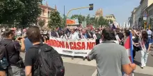 A Milano corteo patrioti verso Duomo, trattori e bandiere Lega