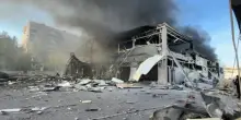 Ucraina, 12 morti in attacco russo sulla citt&agrave; di Zaporizhia