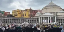 Napoli, in piazza Plebiscito Morricone e Carosone aspettando il Papa