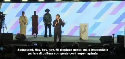 Macron alla platea del vertice Africa Forward: &ldquo;Hey, fate silenzio!&rdquo;