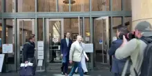 Responsabili OpenAI lasciano tribunale nel processo intentato da Musk