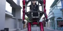 Presentato il robot &ldquo;mecha&rdquo; pilotabile che sembra un Transformers