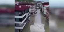 Forte ondata di maltempo in Turchia, inondazioni nel distretto di Havza