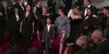 Cannes, Catherine Deneuve sul red carpet per &ldquo;Gentle Monster&rdquo;