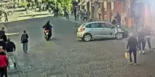 Modena, auto piomba sui passanti in pieno centro: 8 feriti gravi